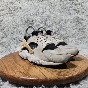 Nike Air Huarache Boy Size 4Y White/Tan Athletic Running Shoe Sneaker 654275-115